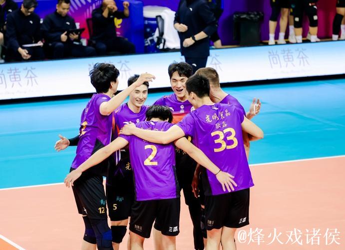 排超联赛榜首大战轻取广东队,上海男排常规赛半程登顶 排超联赛榜首大战轻取广东队,上海男排常规赛半程登顶