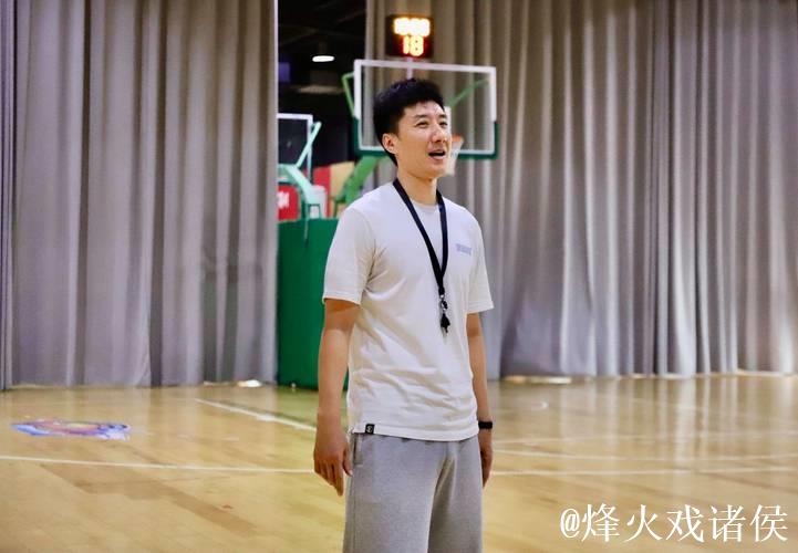 韩硕出任四川男篮主帅 球队希望他严抓训练 韩硕出任四川男篮主帅 球队希望他严抓训练