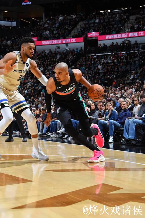 升西部第二！文班22+10受伤惊魂 马刺最多领先39分大胜雄鹿